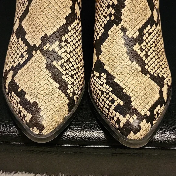 Call It Spring Python print mules - Picture 6 of 11